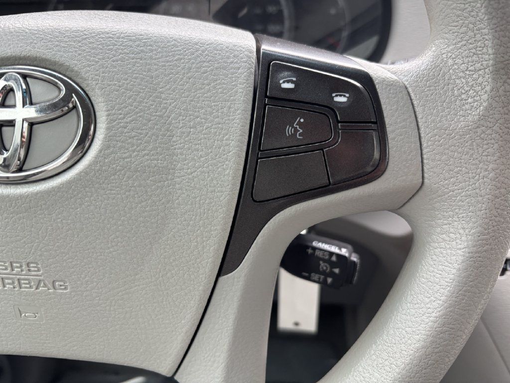 Used 2013 Toyota Sienna LE w/ Towing Pkg FWD image 15