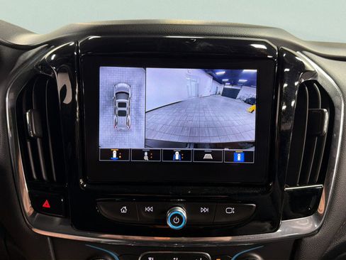 Used 2023 Chevrolet Traverse RS FWD image 29