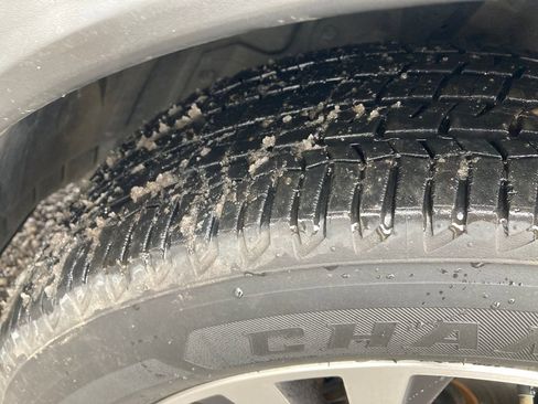 Used 2019 Nissan Rogue SV w/ Premium Package image 32