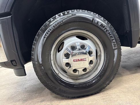 Used 2025 GMC Sierra 3500 SLE w/ SLE Convenience Package AWD/4WD image 36
