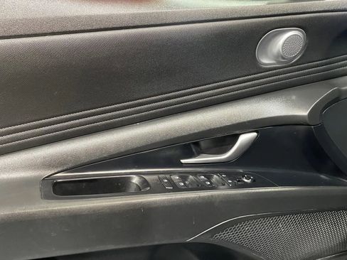 Used 2022 Hyundai Elantra SEL w/ Convenience Package image 11