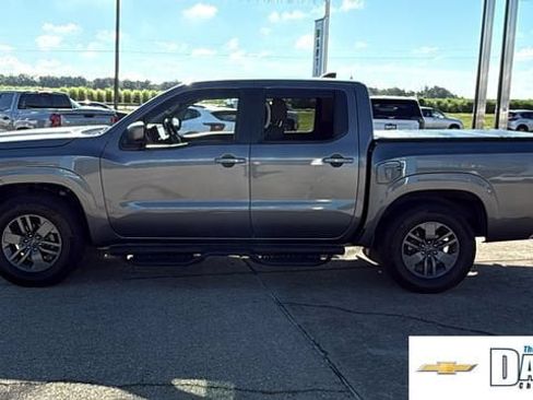 Used 2025 Nissan Frontier SV RWD image 4