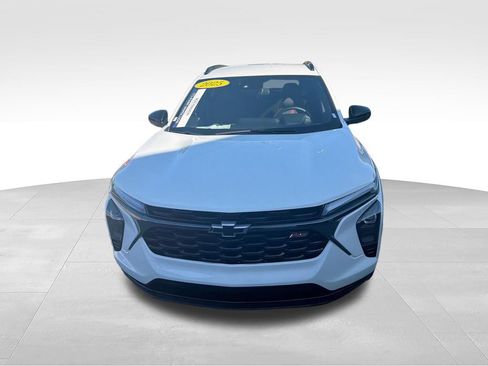 Used 2025 Chevrolet Trax RS w/ Driver Confidence Package FWD image 8