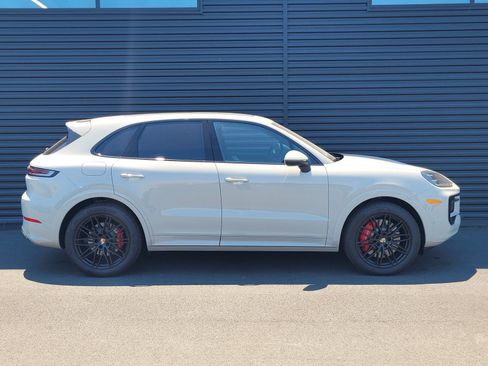 Certified 2026 Porsche Cayenne S AWD/4WD image 9