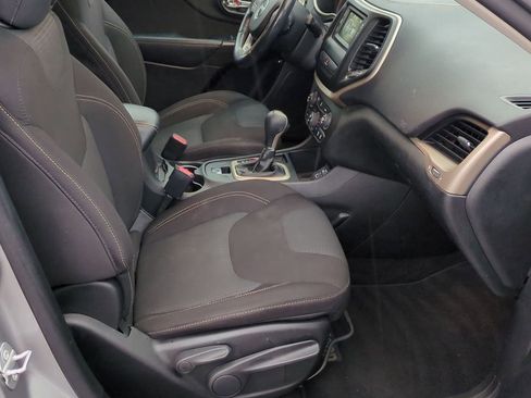 Used 2016 Jeep Cherokee Latitude w/ Comfort/Convenience Group image 23