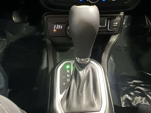 Used 2023 Jeep Renegade Latitude w/ Premium Group AWD/4WD image 20