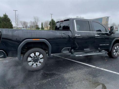 Used 2024 GMC Sierra 3500 Denali w/ Denali Reserve Package image 2