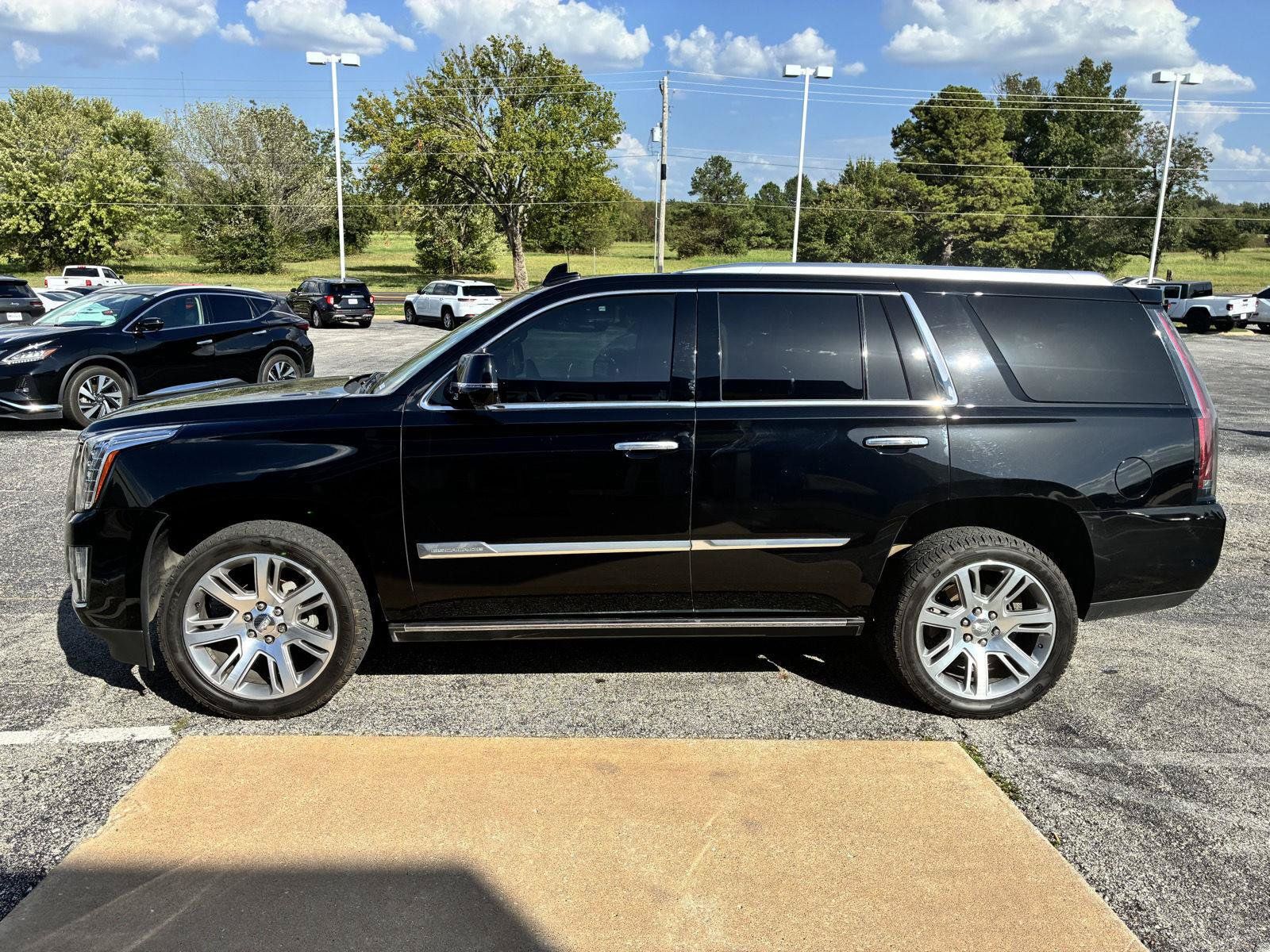 Used 2017 Cadillac Escalade Premium Luxury AWD/4WD image 5