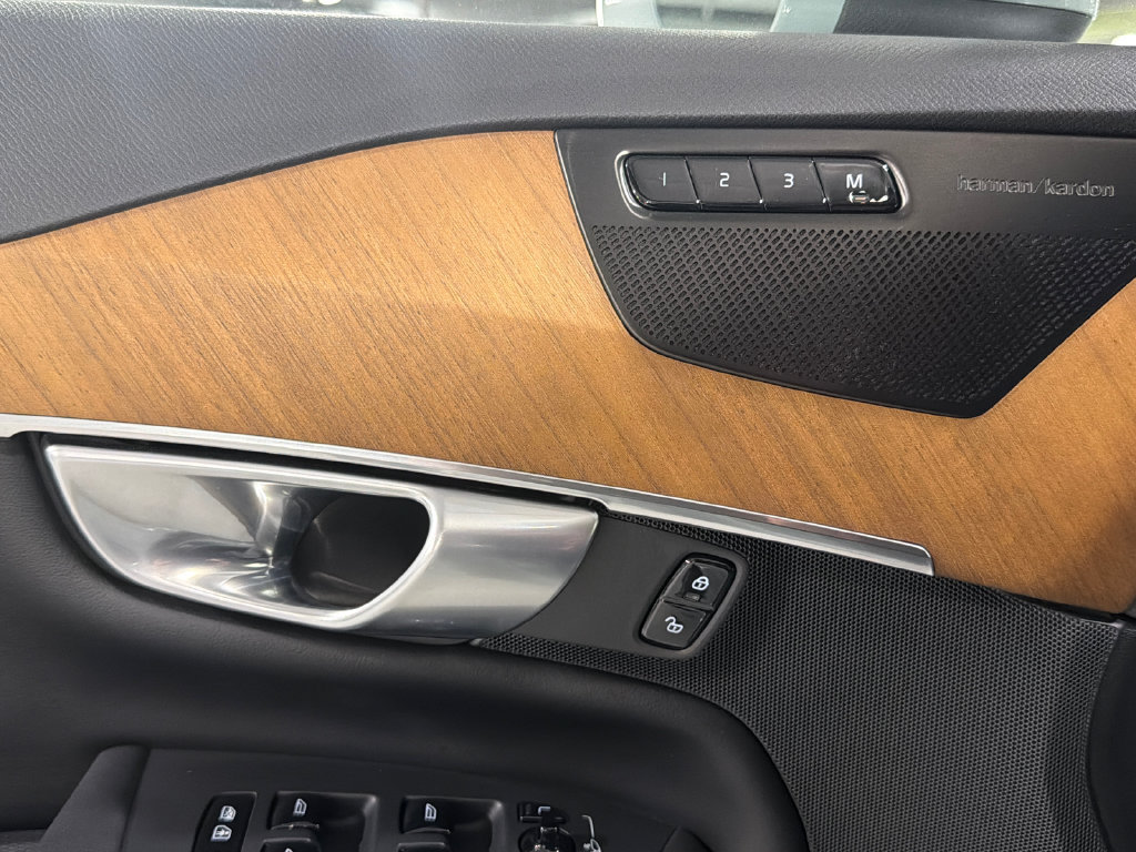 Certified 2024 Volvo XC90 T8 Plus w/ Protection Package Premier AWD/4WD image 19
