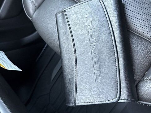 Used 2022 GMC Yukon Denali image 29