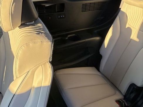 Used 2024 Hyundai Palisade Calligraphy image 33