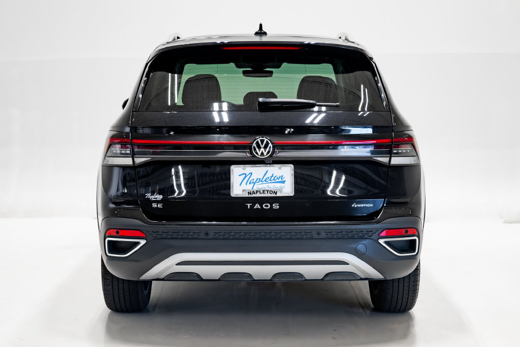 Used 2025 Volkswagen Taos SE AWD/4WD image 33