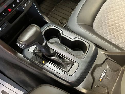 Used 2021 Chevrolet Colorado Z71 AWD/4WD image 29