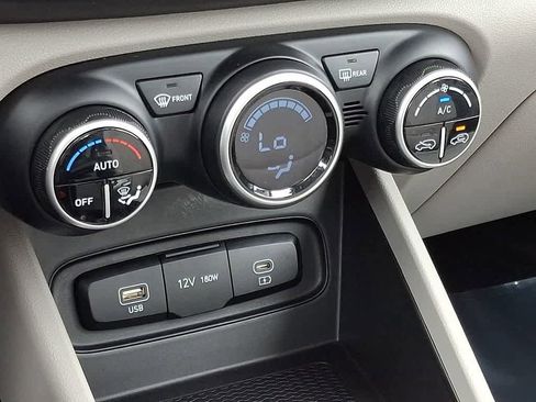 Certified 2025 Hyundai Venue SEL FWD image 15