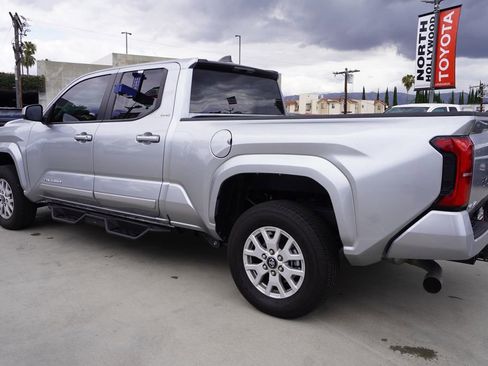 Used 2025 Toyota Tacoma SR5 AWD/4WD image 5