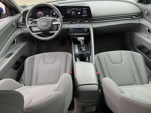 Used 2025 Hyundai Elantra SEL image 21