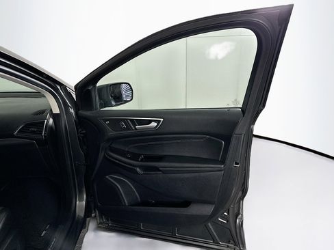 Used 2020 Ford Edge Titanium w/ Equipment Group 301A image 32