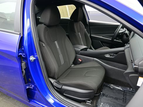 Certified 2025 Hyundai Elantra SEL image 13