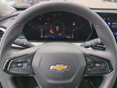 Certified 2025 Chevrolet Trax LT image 29