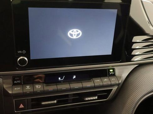 Used 2025 Toyota Camry SE image 22