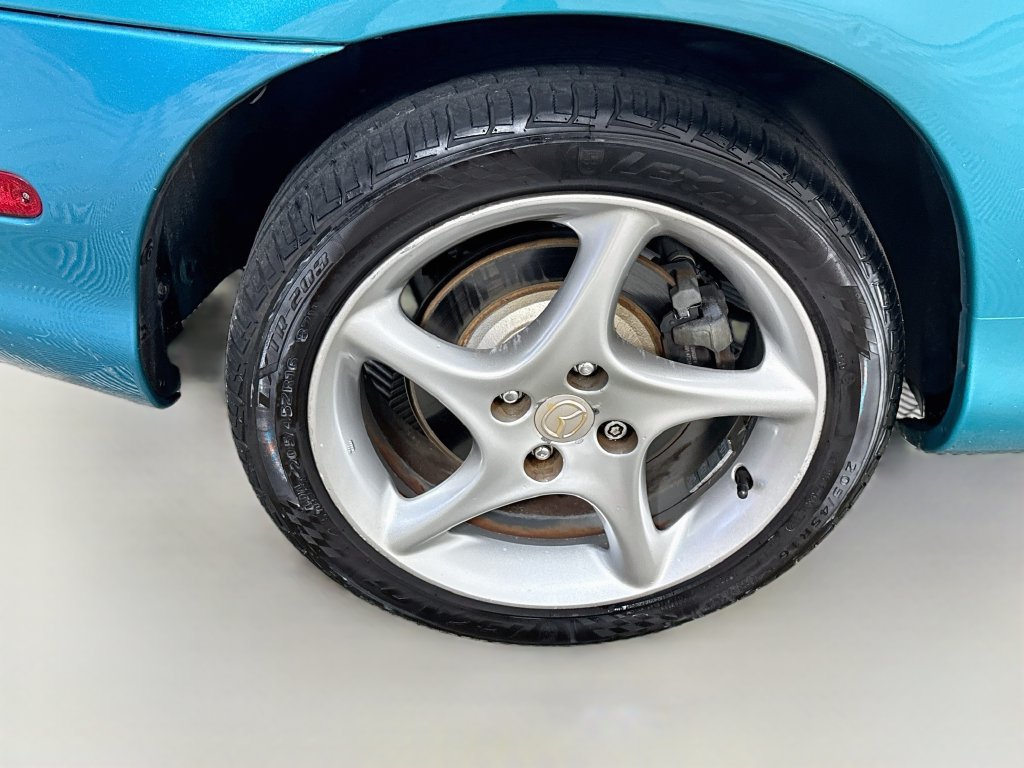 Used 2003 MAZDA MX-5 Miata RWD image 24