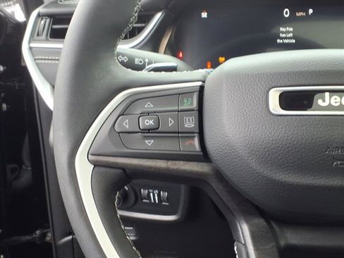 Used 2023 Jeep Grand Cherokee L Limited w/ Black Appearance Package image 17