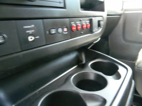 Used 2015 Chevrolet Express 2500 RWD image 13