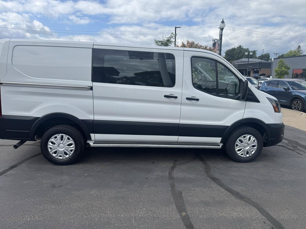 Used 2025 Ford Transit 250 Low Roof w/ Exterior Upgrade Package RWD image 5