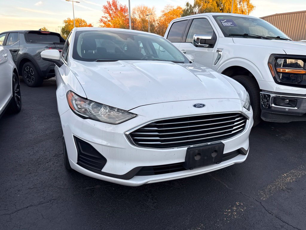 Used 2019 Ford Fusion SE FWD image 2