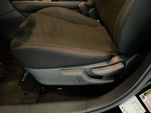 Used 2024 Nissan Kicks SV image 12