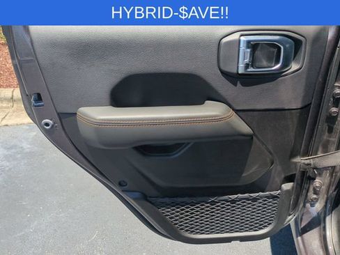 Used 2025 Jeep Wrangler Unlimited Sahara w/ Safety Group AWD/4WD image 25