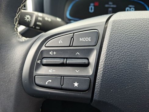 Certified 2023 Hyundai Venue Limited FWD image 21