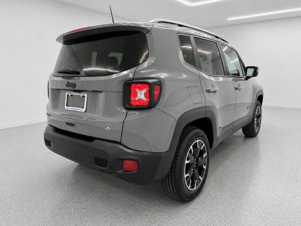 Used 2023 Jeep Renegade Latitude AWD/4WD image 3