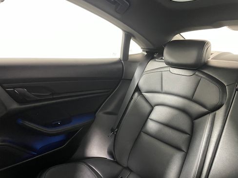 Used 2022 Porsche Taycan image 15