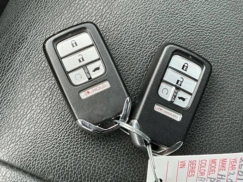 Used 2016 Honda Pilot Touring image 24