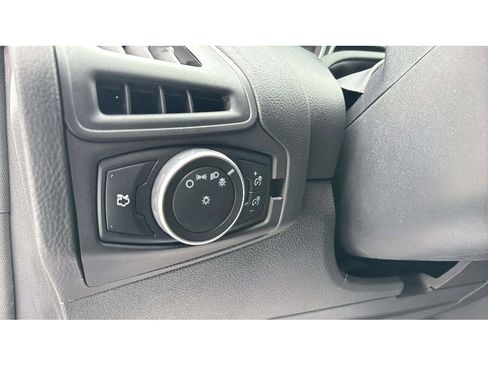 Used 2016 Ford Focus SE w/ SE Power Seat Package image 19