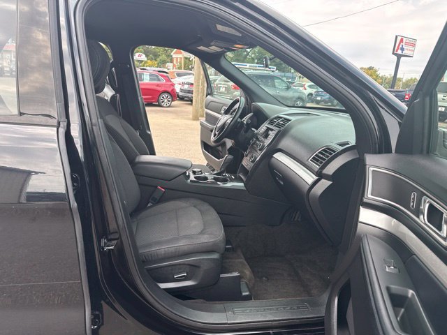 Used 2017 Ford Explorer XLT AWD/4WD image 14
