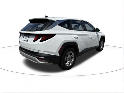 Used 2025 Hyundai Tucson SE FWD image 3