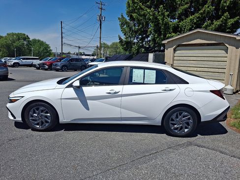Certified 2024 Hyundai Elantra SEL FWD image 9