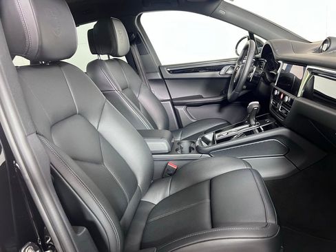 Certified 2026 Porsche Macan AWD/4WD image 19