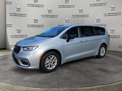 Used 2024 Chrysler Pacifica Touring-L