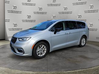 Used 2024 Chrysler Pacifica Touring-L video 1