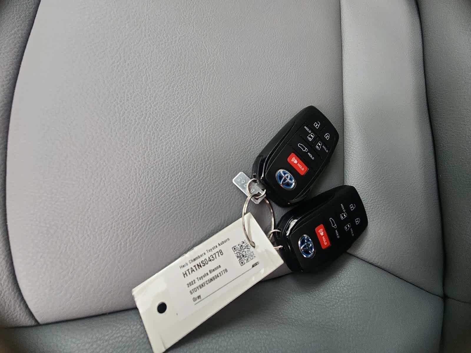 Used 2022 Toyota Sienna XLE AWD/4WD image 10
