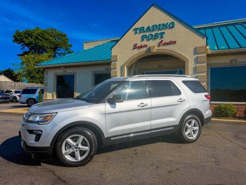Used 2019 Ford Explorer XLT w/ Equipment Group 201A FWD image 3