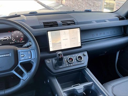 Used 2025 Land Rover Defender 90 S image 7
