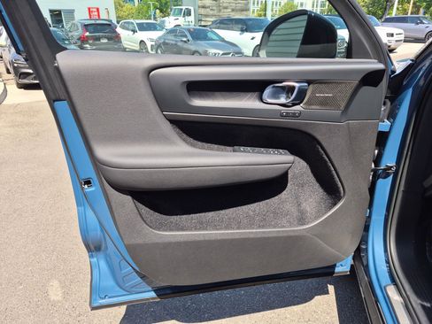 Used 2023 Volvo XC40 Recharge Ultimate w/ Protection Package Premier AWD/4WD image 12