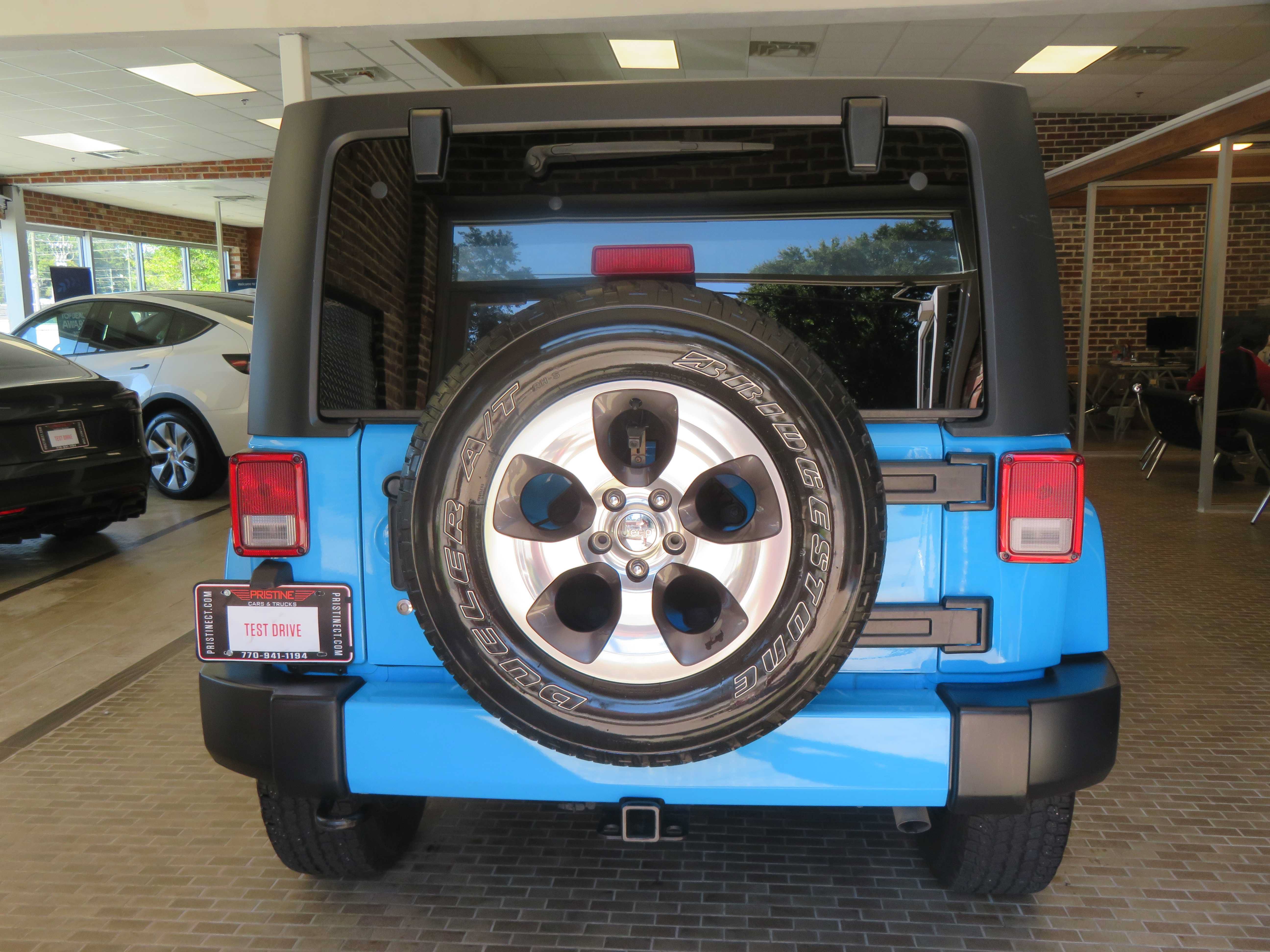 Used 2017 Jeep Wrangler Unlimited Sahara w/ Dual Top Group AWD/4WD image 63