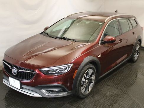 Used 2018 Buick Regal Preferred w/ Sights and Sounds Package AWD/4WD image 1