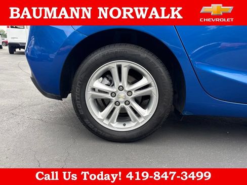Used 2017 Chevrolet Cruze LT w/ Convenience Package FWD image 11