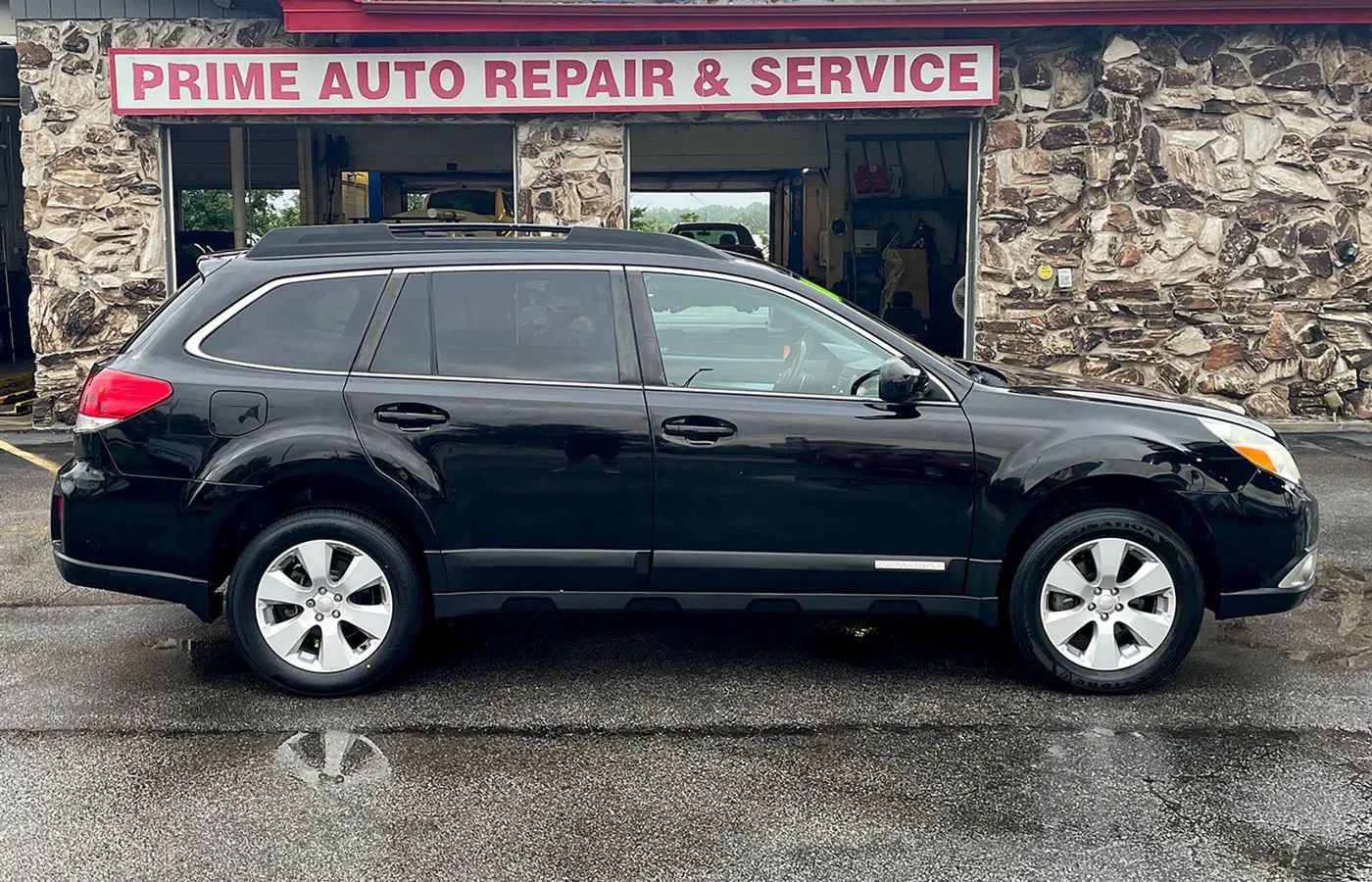 Used 2010 Subaru Outback 2.5i Premium AWD/4WD image 8